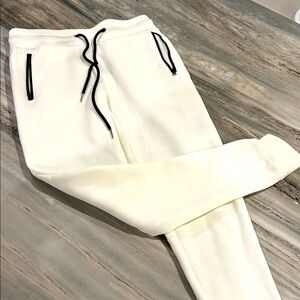 NWOT super soft ladies Cream Joggers with Black Drawstrings Sz S zipper pocket
